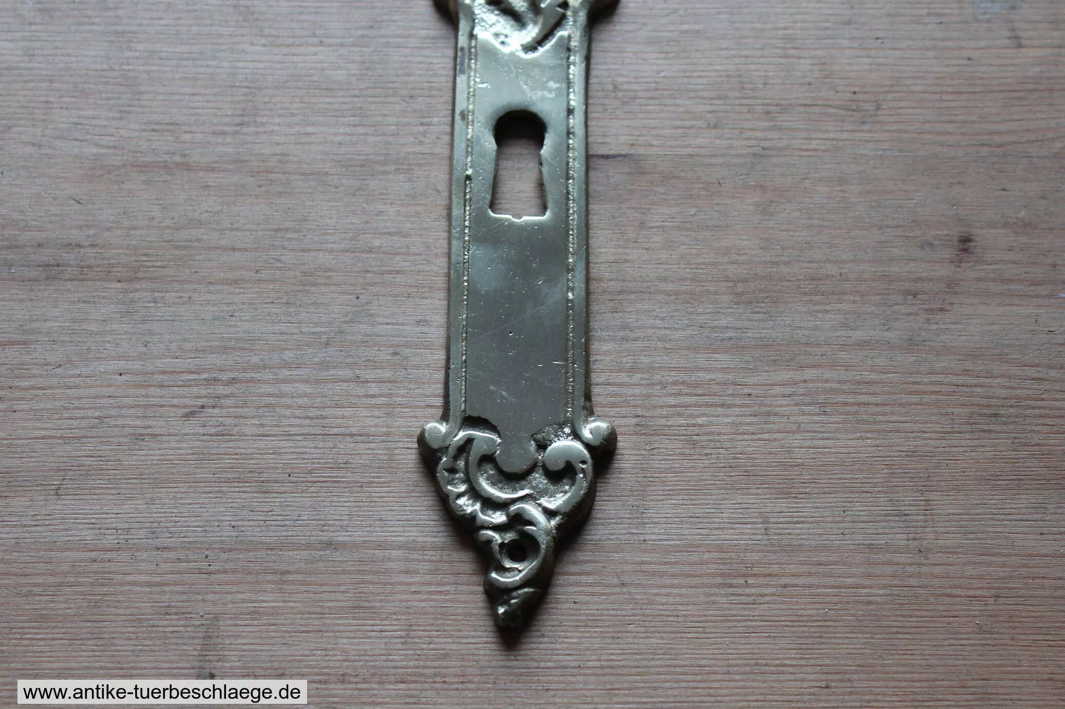 Antiker Türdrücker Jugendstil 1920 – Messing, 6,5 cm – Ansicht 3