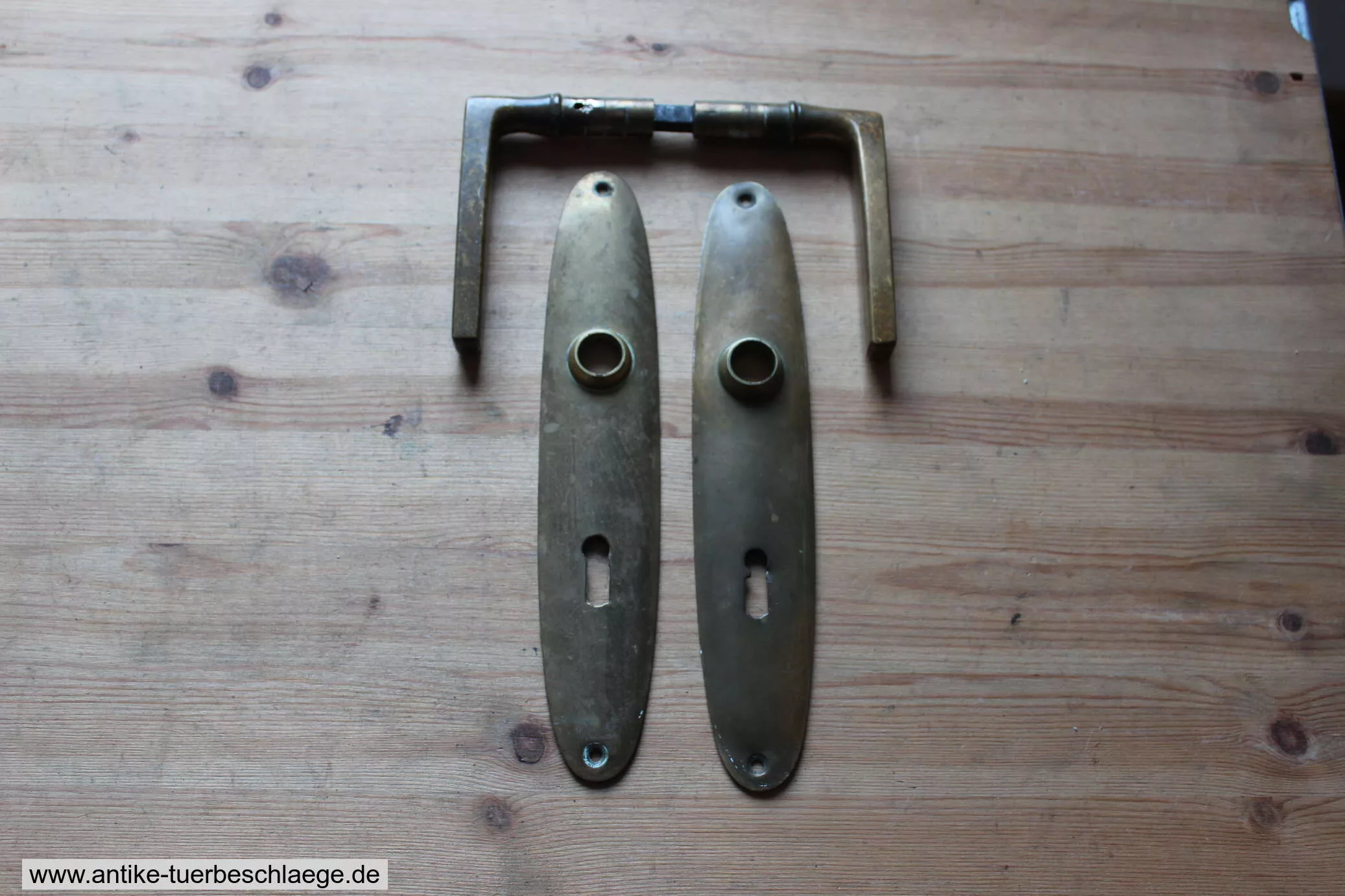 Antiker Türdrücker Jugendstil 1920 – Messing, 7,2 cm – Ansicht 1