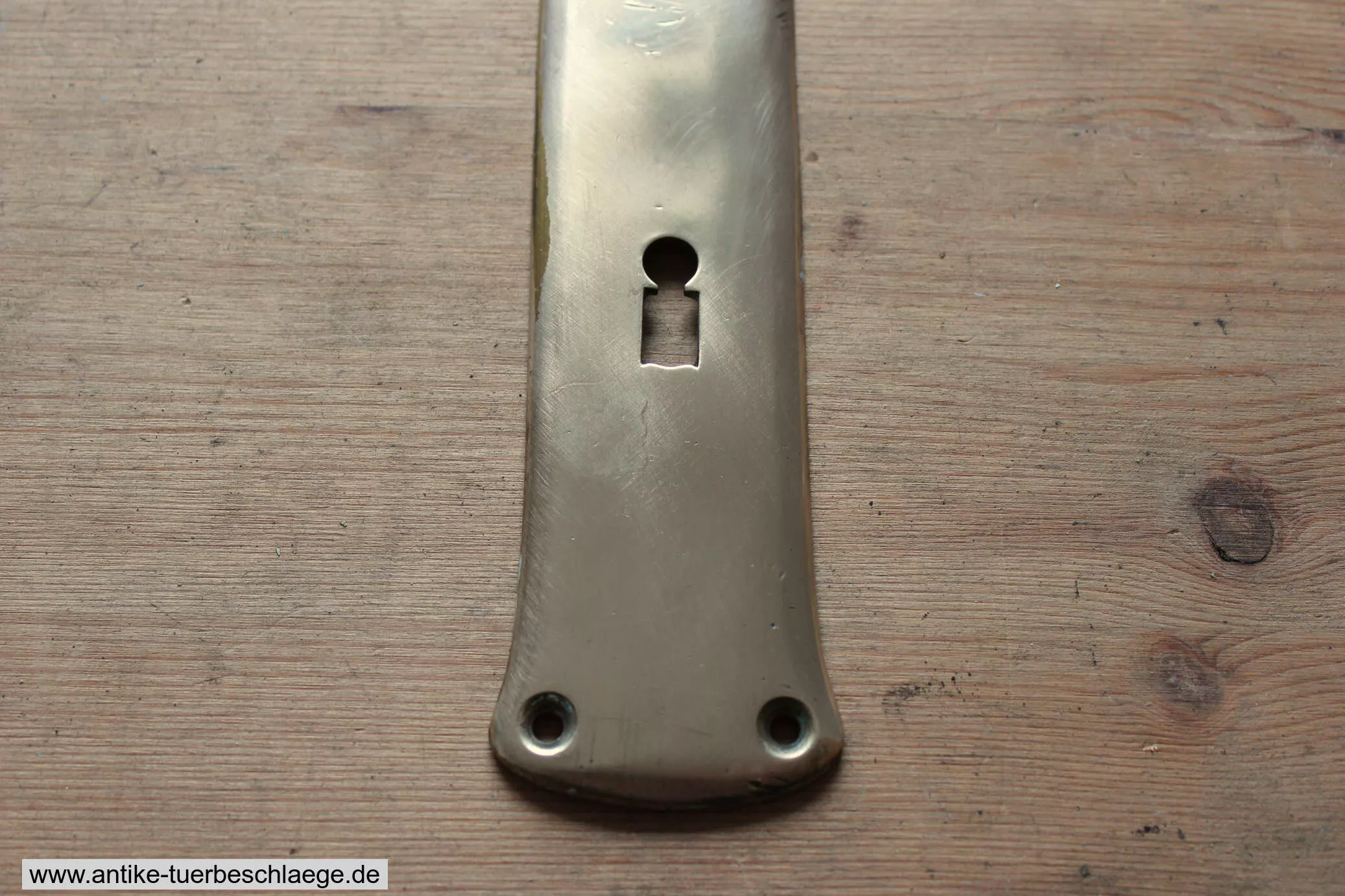 Antiker Türdrücker Jugendstil 1920 – Messing, 7,2 cm, schlicht – Ansicht 3