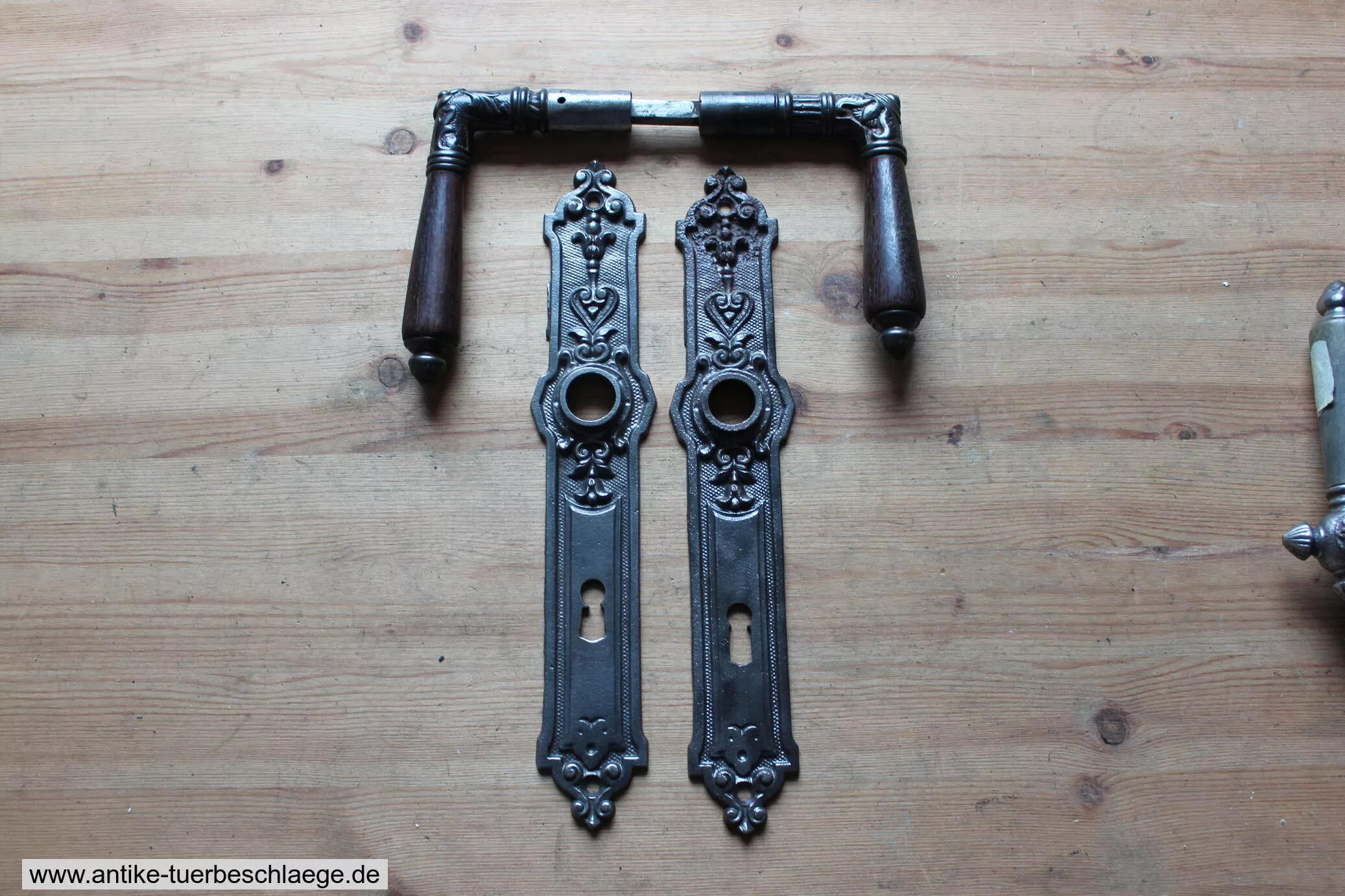 Antiker Türdrücker Jugendstil 1920 – Gusseisen, 7,8 cm – Ansicht 1