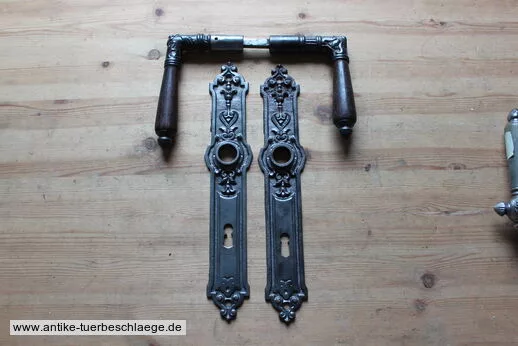 Antiker Türdrücker Jugendstil 1920 – Gusseisen, 7,8 cm