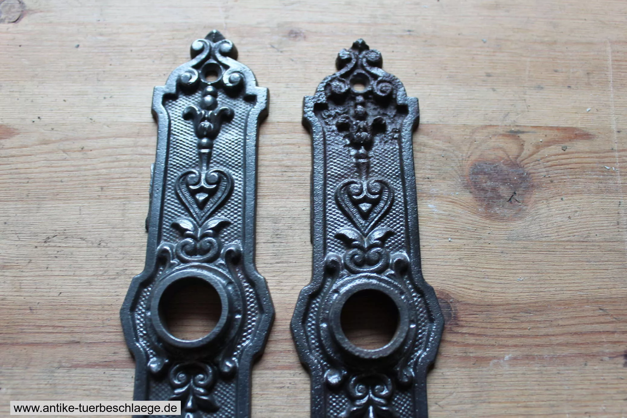 Antiker Türdrücker Jugendstil 1920 – Gusseisen, 7,8 cm – Ansicht 2