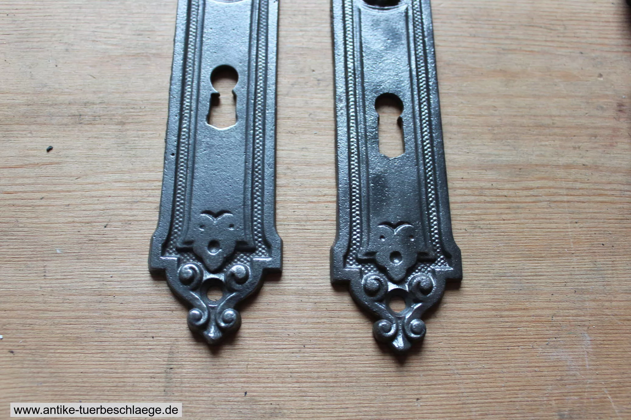 Antiker Türdrücker Jugendstil 1920 – Gusseisen, 7,8 cm – Ansicht 3