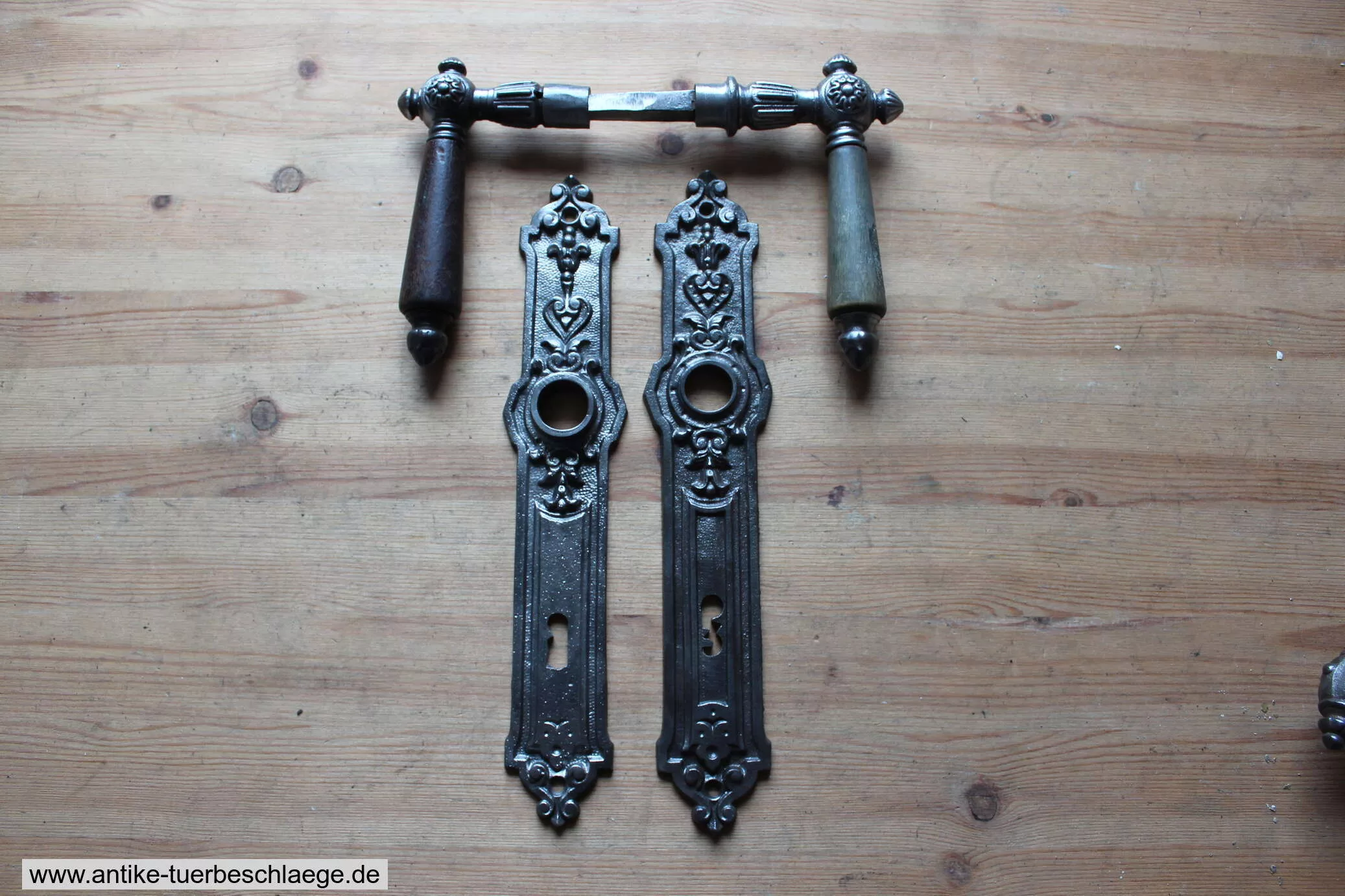 Antiker Türdrücker Jugendstil 1920 – Gusseisen, 6,0 cm, Ausführung 1 – Ansicht 1