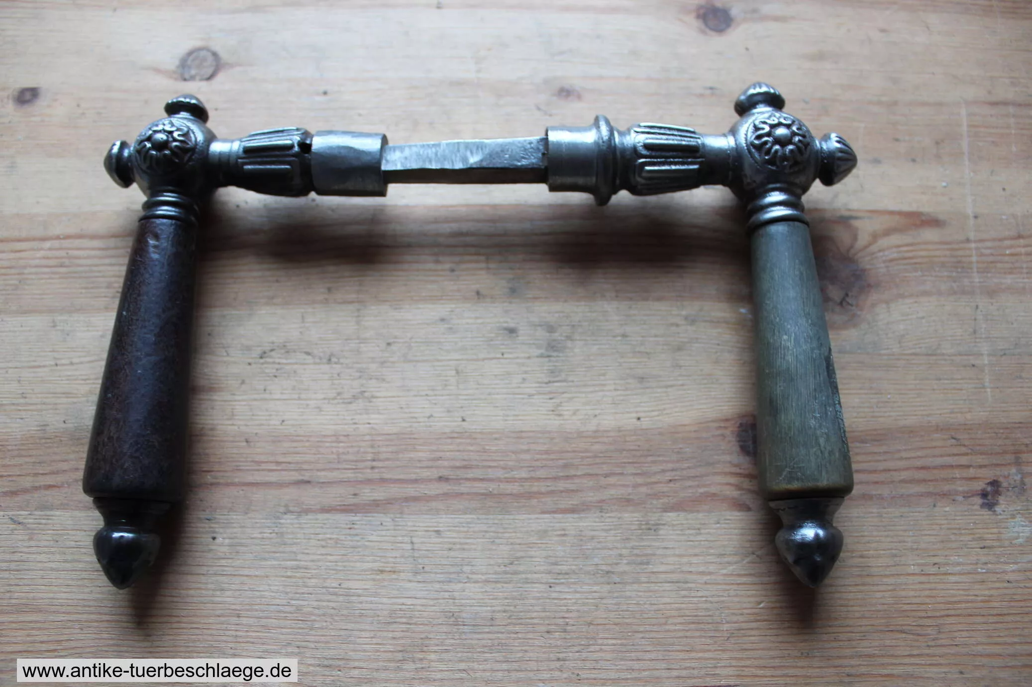 Antiker Türdrücker Jugendstil 1920 – Gusseisen, 6,0 cm, Ausführung 1 – Ansicht 4