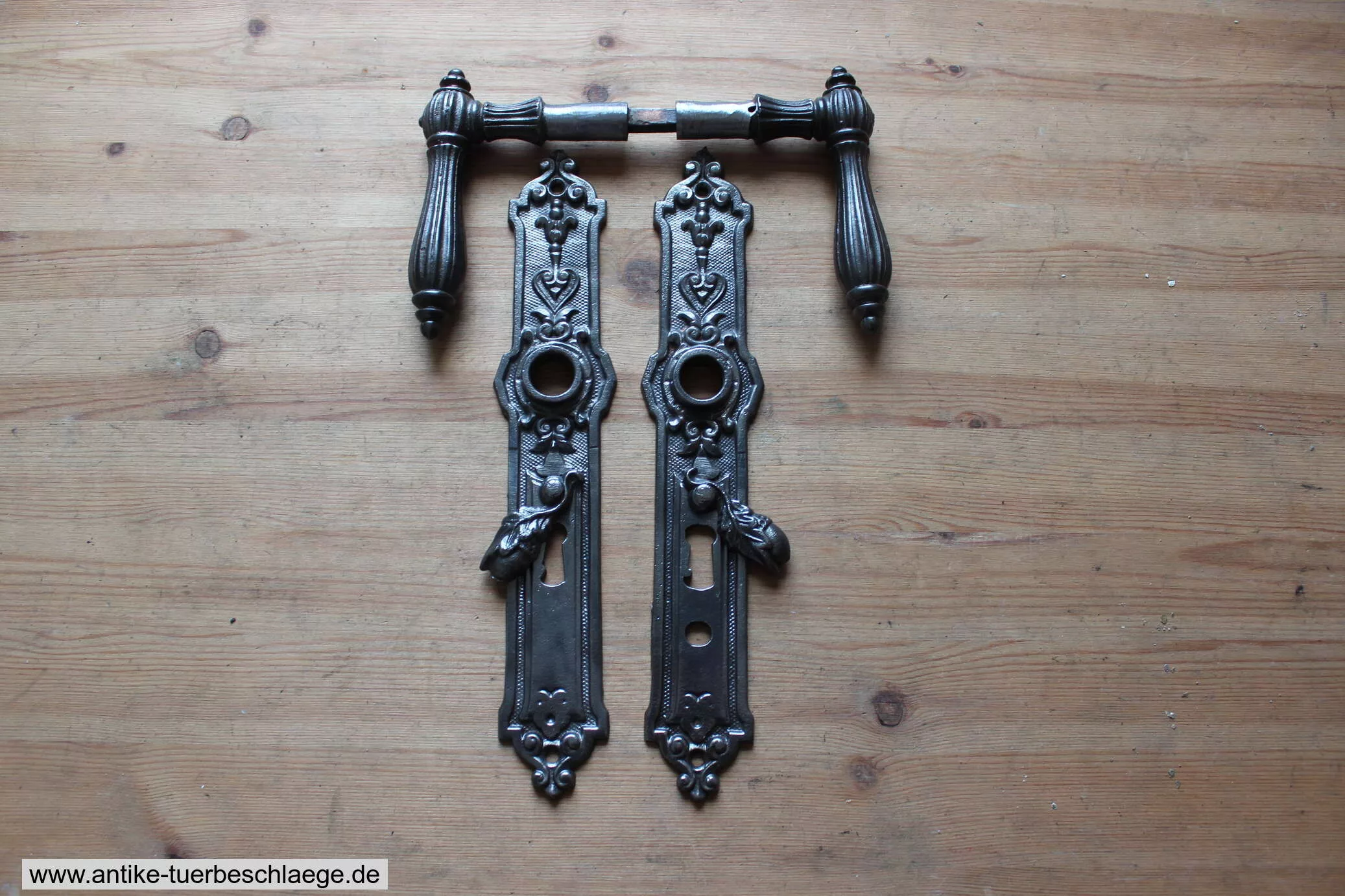 Antiker Türdrücker Jugendstil 1920 – Gusseisen, 6,0 cm, Ausführung 2 – Ansicht 1